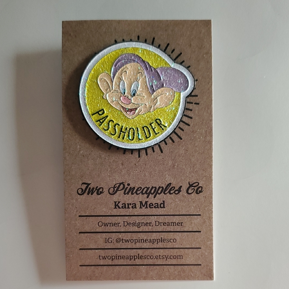 Dopey Passholder Pin